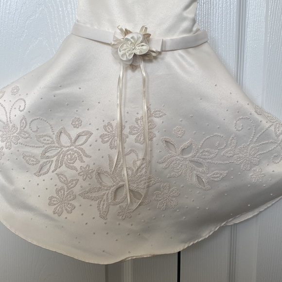 Off White Satin Dress - Picture 7 of 12